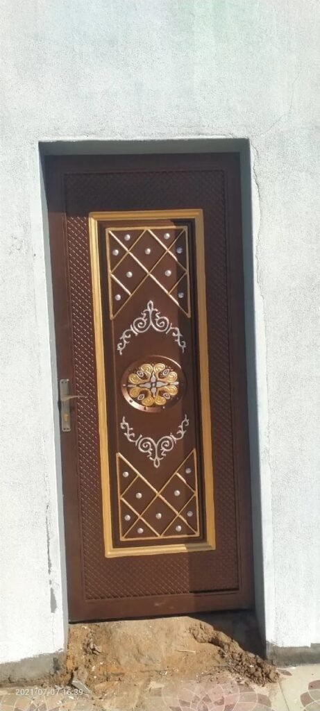 معلم حدادة أبواب