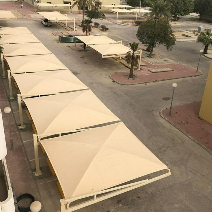 مظلات ساحات عامة