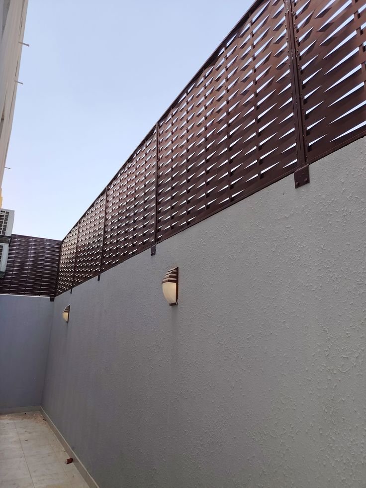 تركيب سواتر شرائح حديد في تبوك