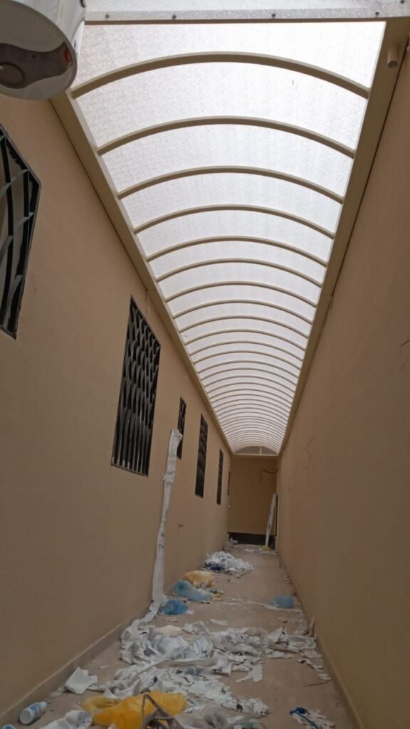 مظلات ممرات شفاف